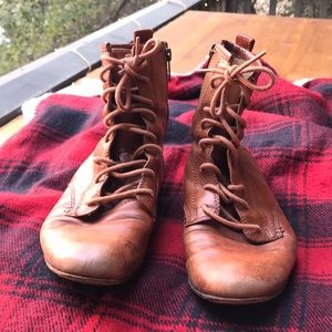 Frye boots 6.5 women’s. Well worn.